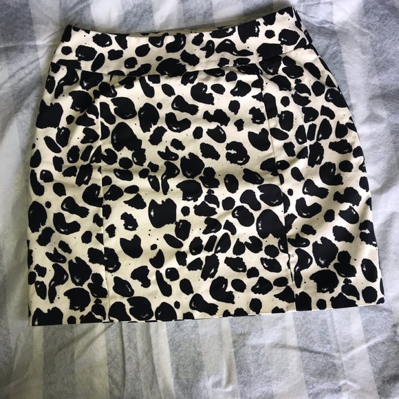 Michael Kors Women's Size 0 Dalmatian Print  Pencil Skirt With Pockets - Picture 2 of 3